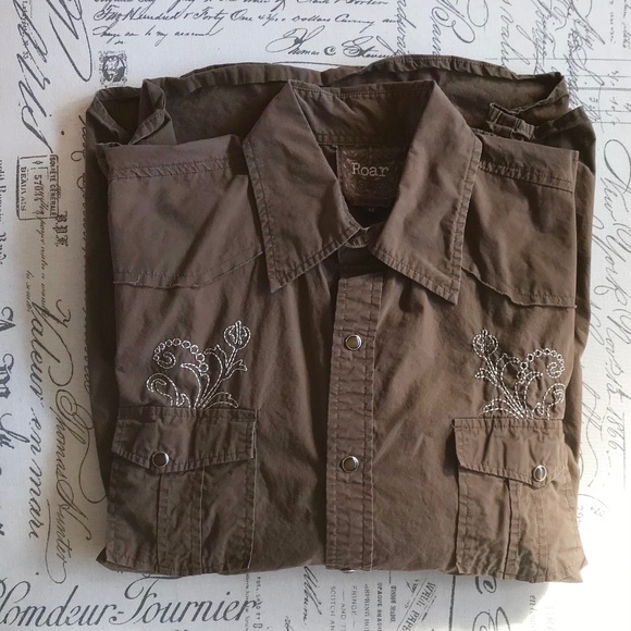 Roar Lion Embroidered Shirt - Picture 1 of 10